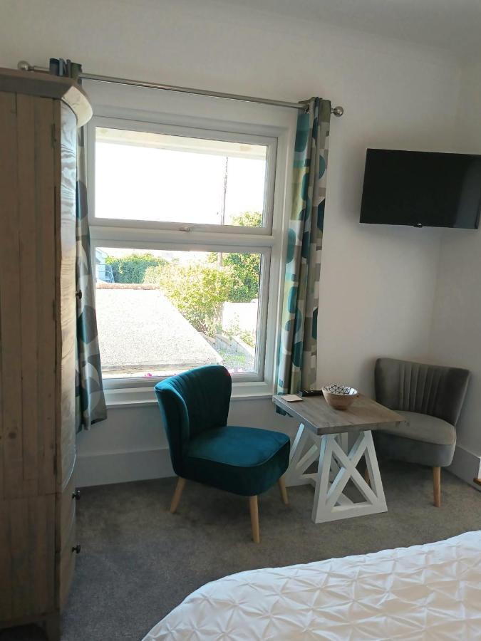 Contemporary One Bed Studio. Sea Views And Parking Apartment Westward Ho!  Exterior photo